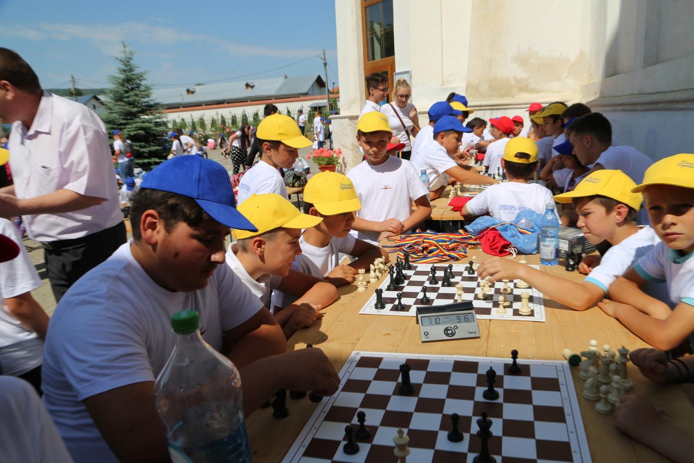 Preasfințitul Ignatie: „Noi îi iubim pe copii pentru ceea ce sunt, nu pentru ceea ce au” (galerie foto)