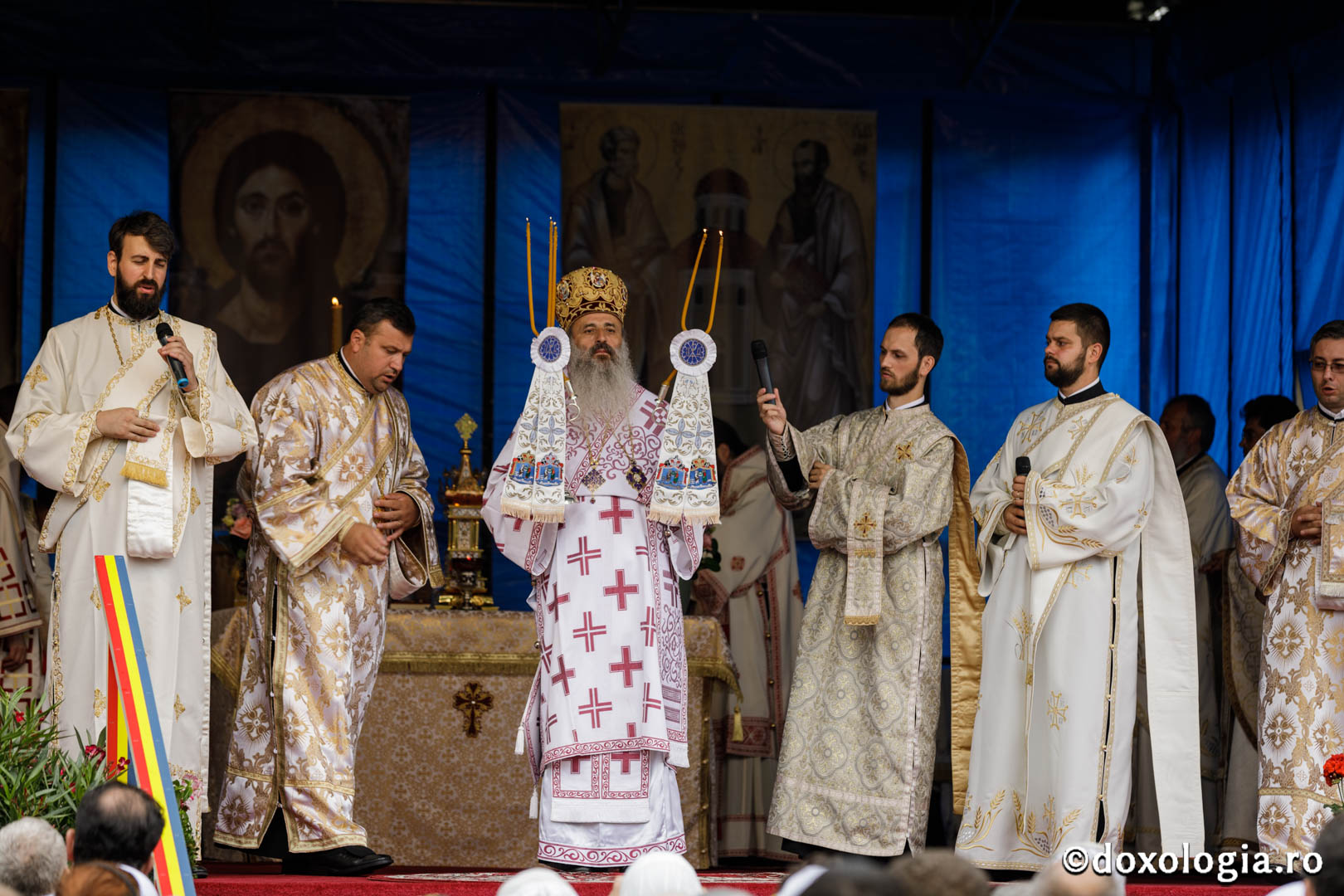 Hramul Catedralei Episcopale din Huși: 4 ierarhi au săvârșit Sfânta Liturghie
