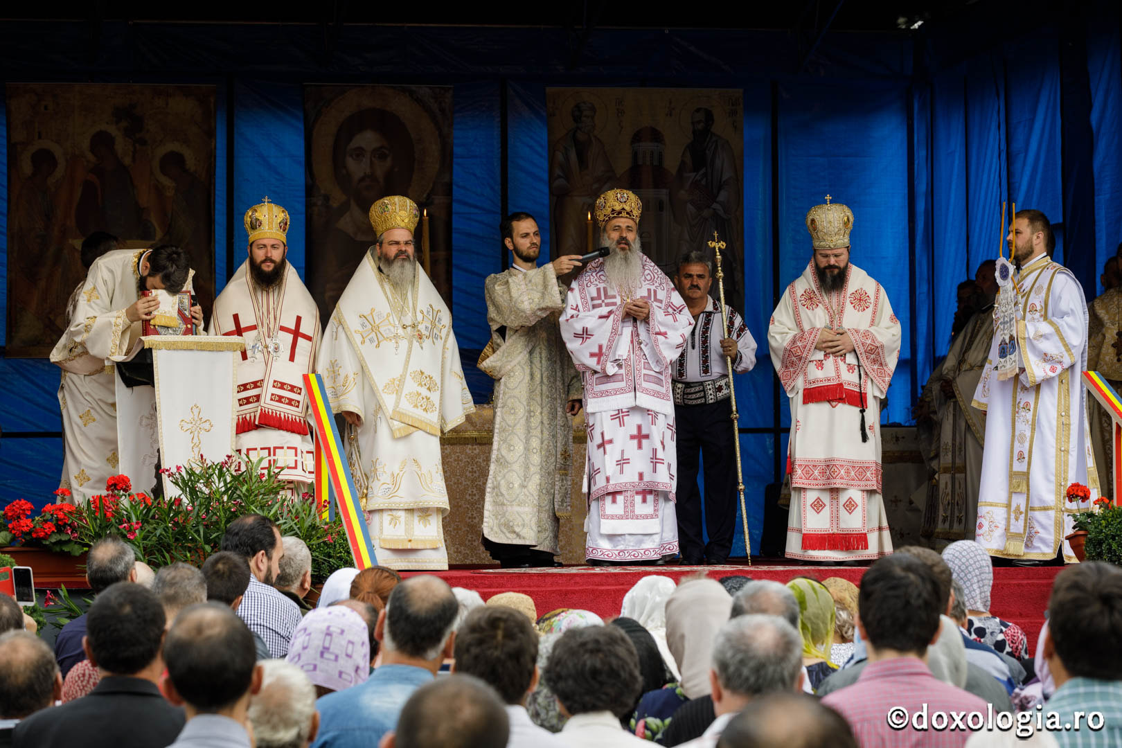 Hramul Catedralei Episcopale din Huși: 4 ierarhi au săvârșit Sfânta Liturghie