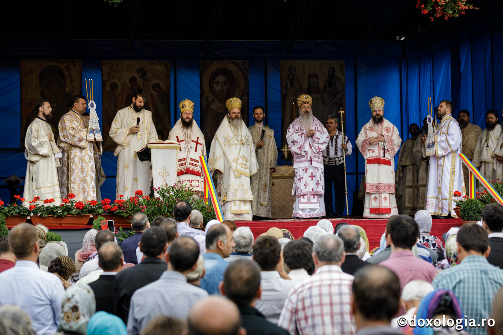Hramul Catedralei Episcopale din Huși: 4 ierarhi au săvârșit Sfânta Liturghie