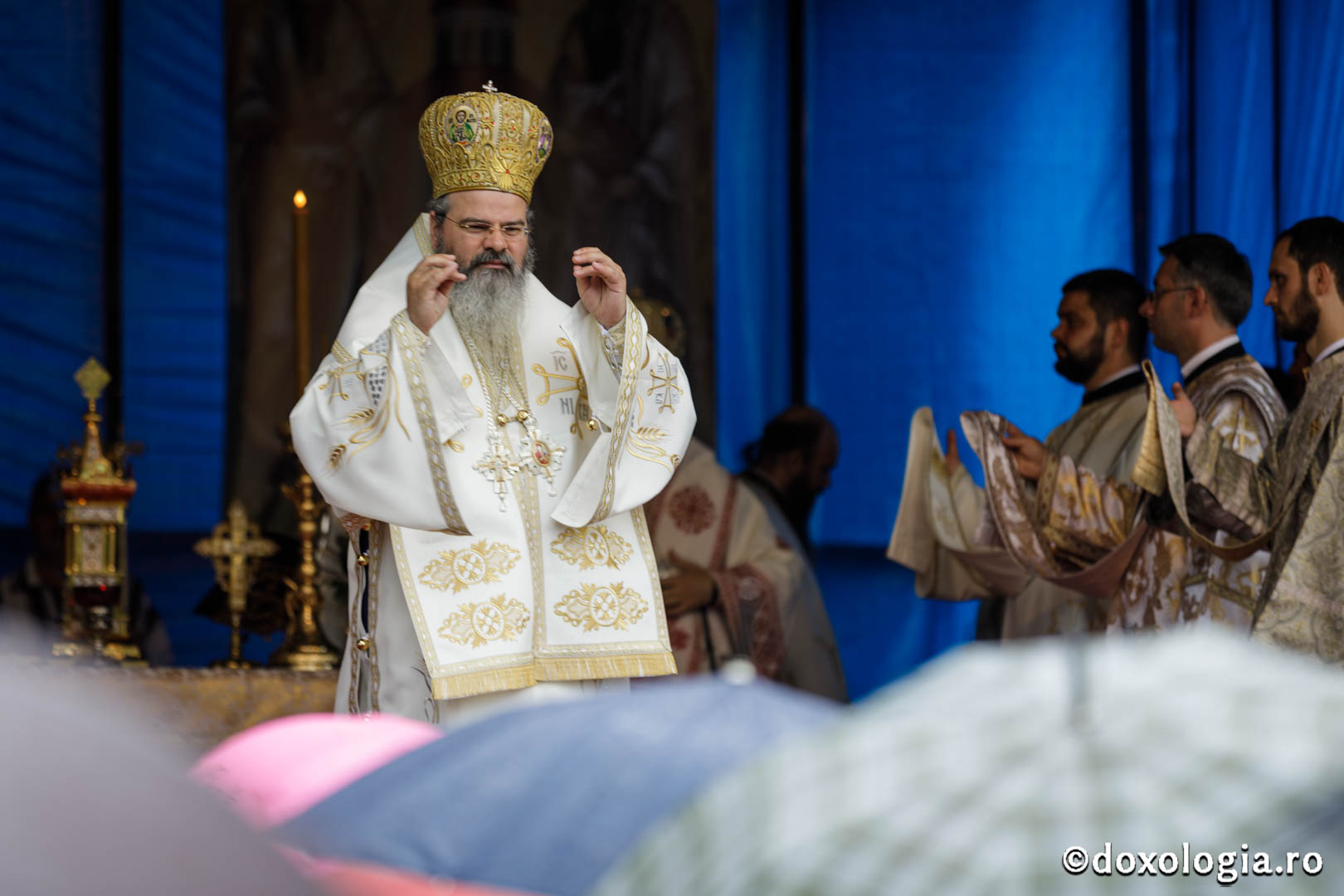 Hramul Catedralei Episcopale din Huși: 4 ierarhi au săvârșit Sfânta Liturghie