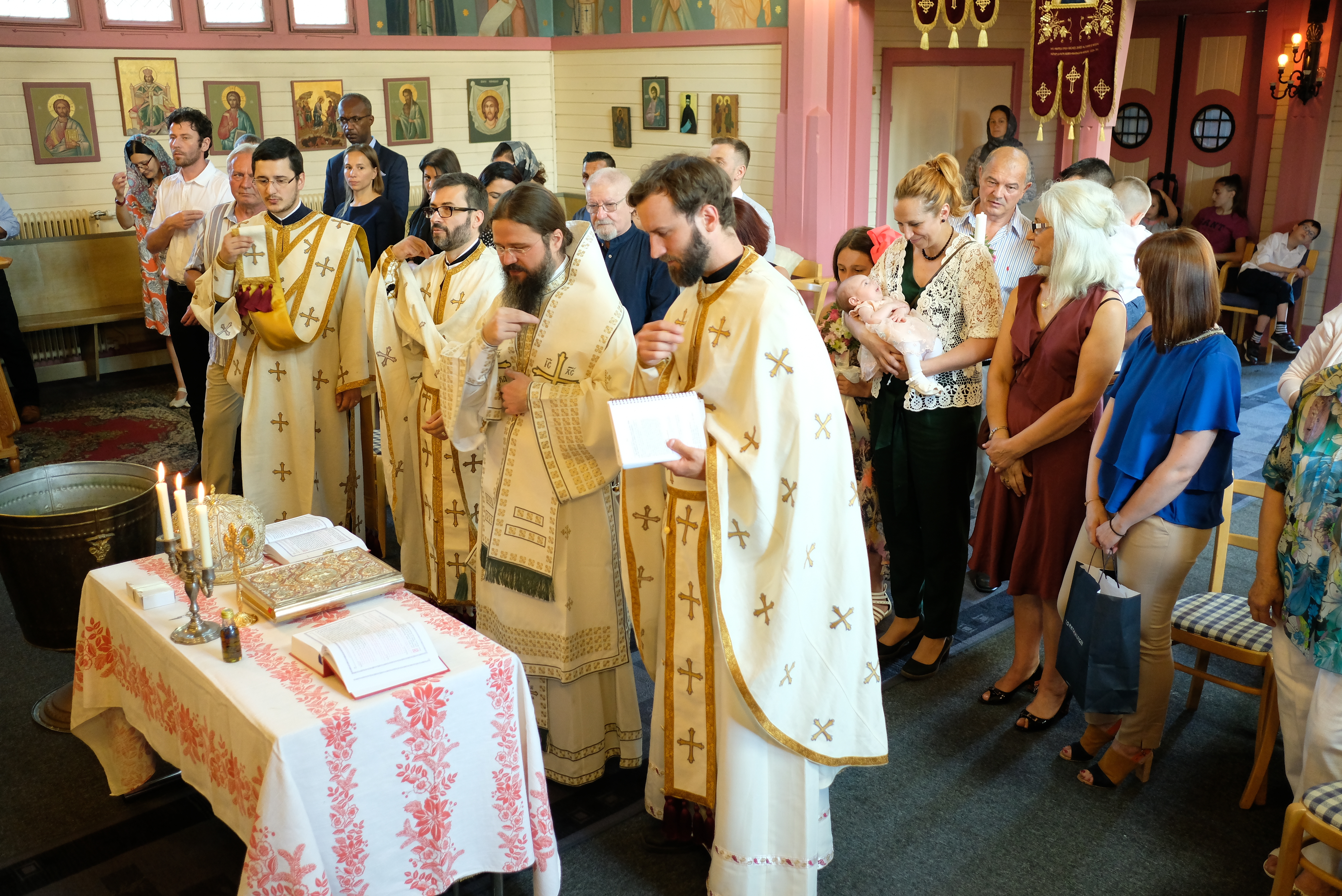 PS Macarie:  „Unul dintre semnele distinctive că încă nu ne-am pierdut copilăria este capacitatea de a ne bucura de fața luminoasă a pruncilor”