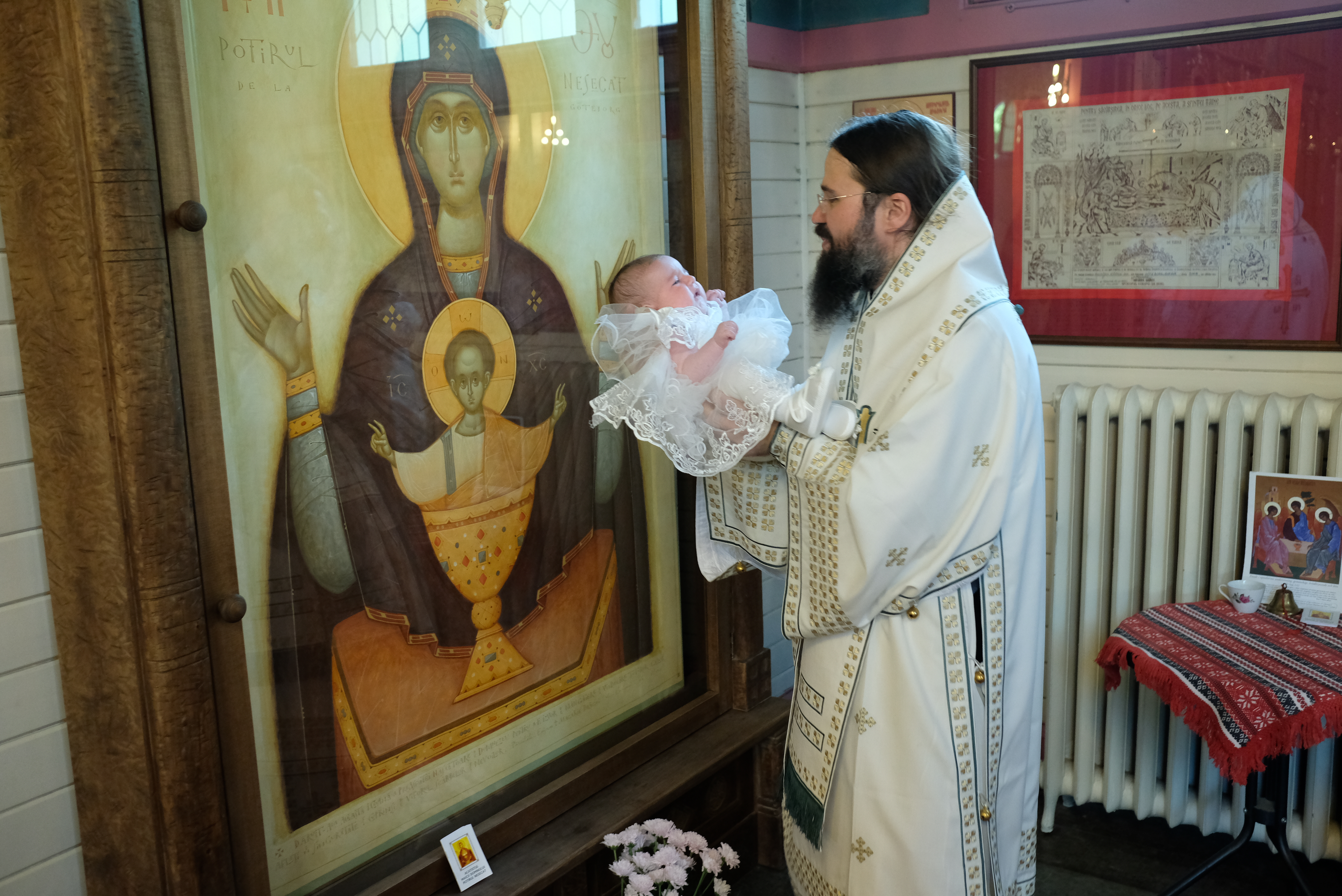 PS Macarie:  „Unul dintre semnele distinctive că încă nu ne-am pierdut copilăria este capacitatea de a ne bucura de fața luminoasă a pruncilor”