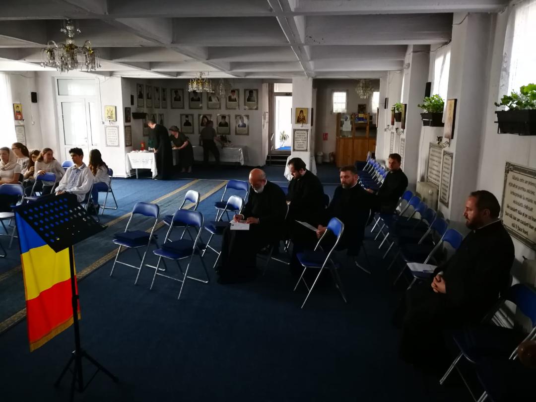 „Ierarhi și slujitori ai Bisericii Ortodoxe Române susținători ai Marii Uniri”, cateheză pentru preoții și tinerii din ATOR Piatra Neamț