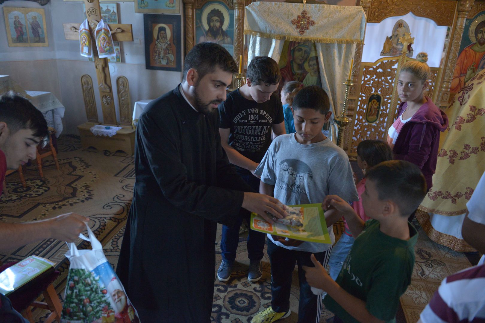 „Cutia cu papucei pentru Ei” alături de copii de Ziua Copilului – bucurie și dăruire