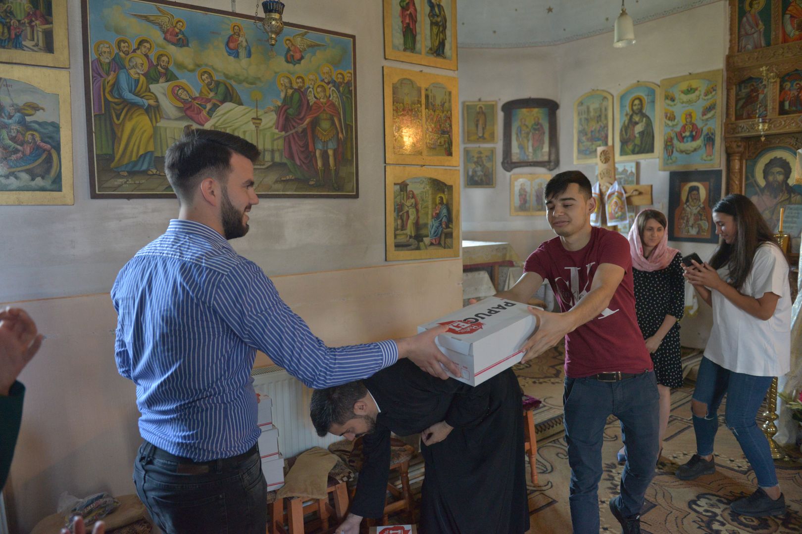 „Cutia cu papucei pentru Ei” alături de copii de Ziua Copilului – bucurie și dăruire