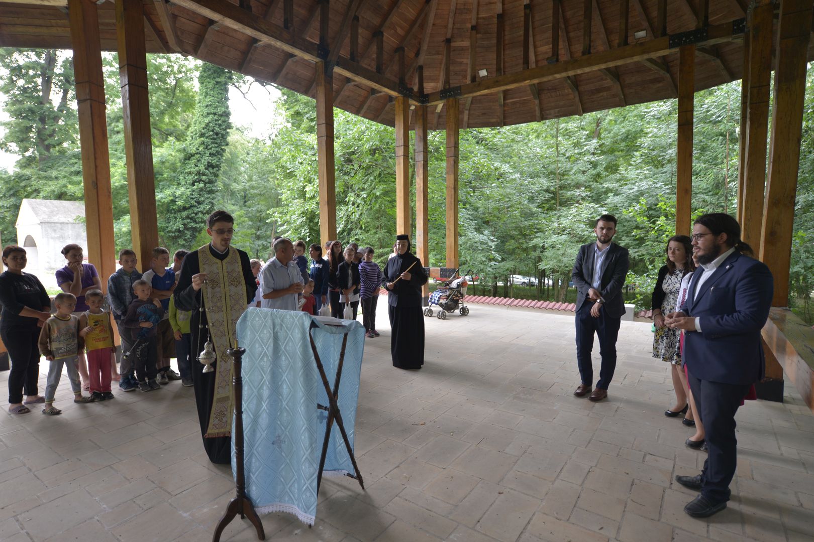 „Cutia cu papucei pentru Ei” alături de copii de Ziua Copilului – bucurie și dăruire