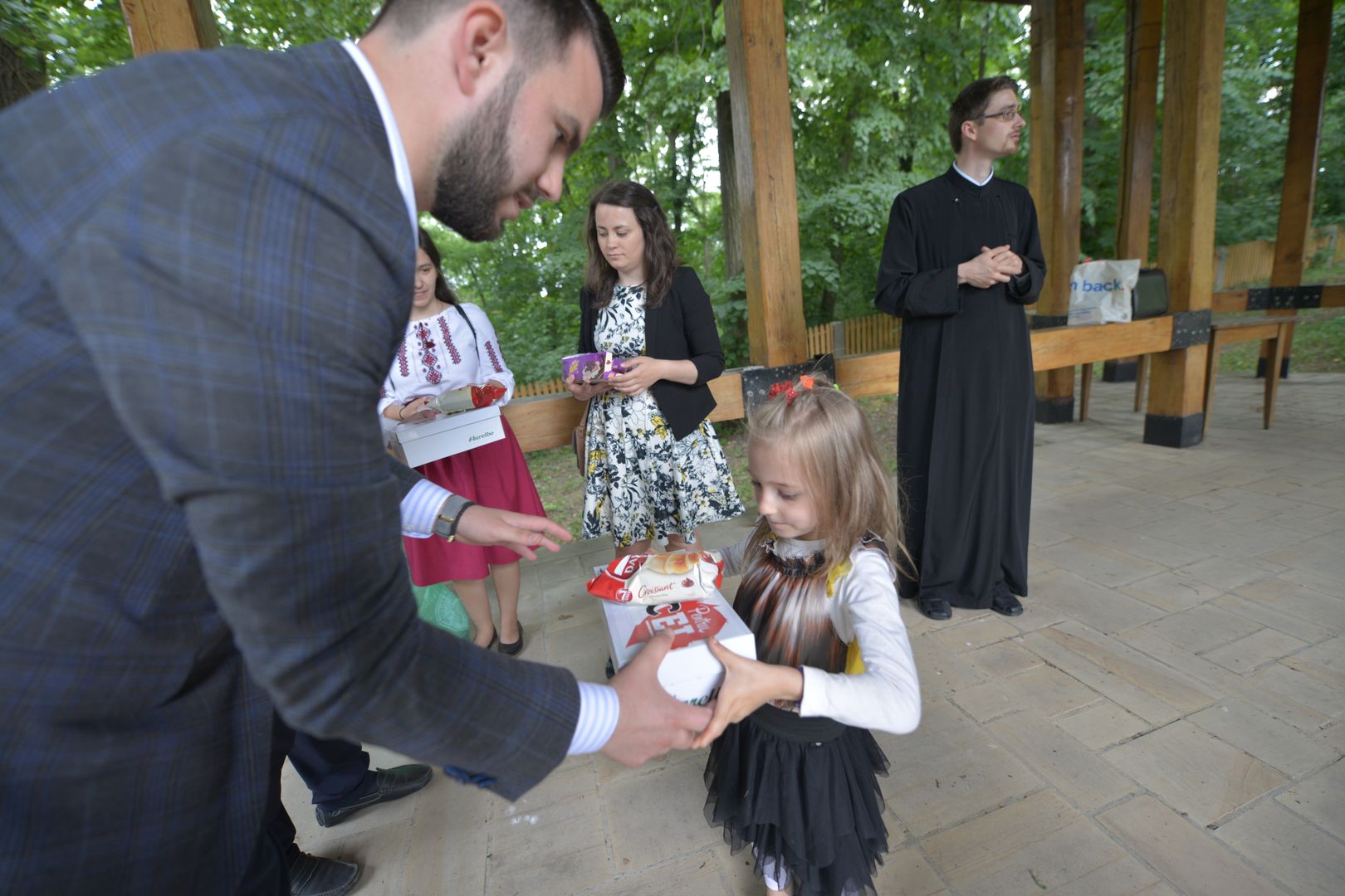 „Cutia cu papucei pentru Ei” alături de copii de Ziua Copilului – bucurie și dăruire