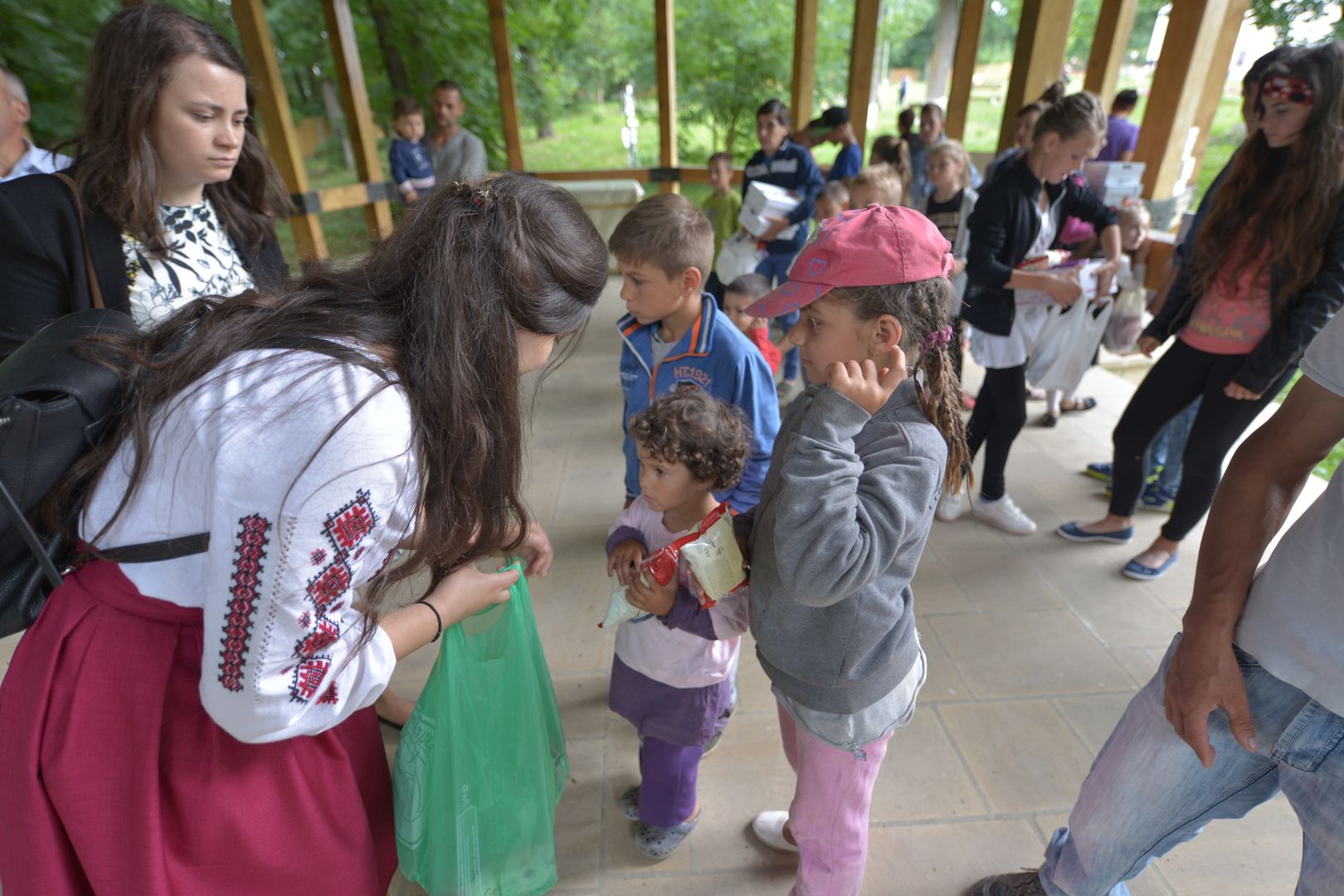 „Cutia cu papucei pentru Ei” alături de copii de Ziua Copilului – bucurie și dăruire