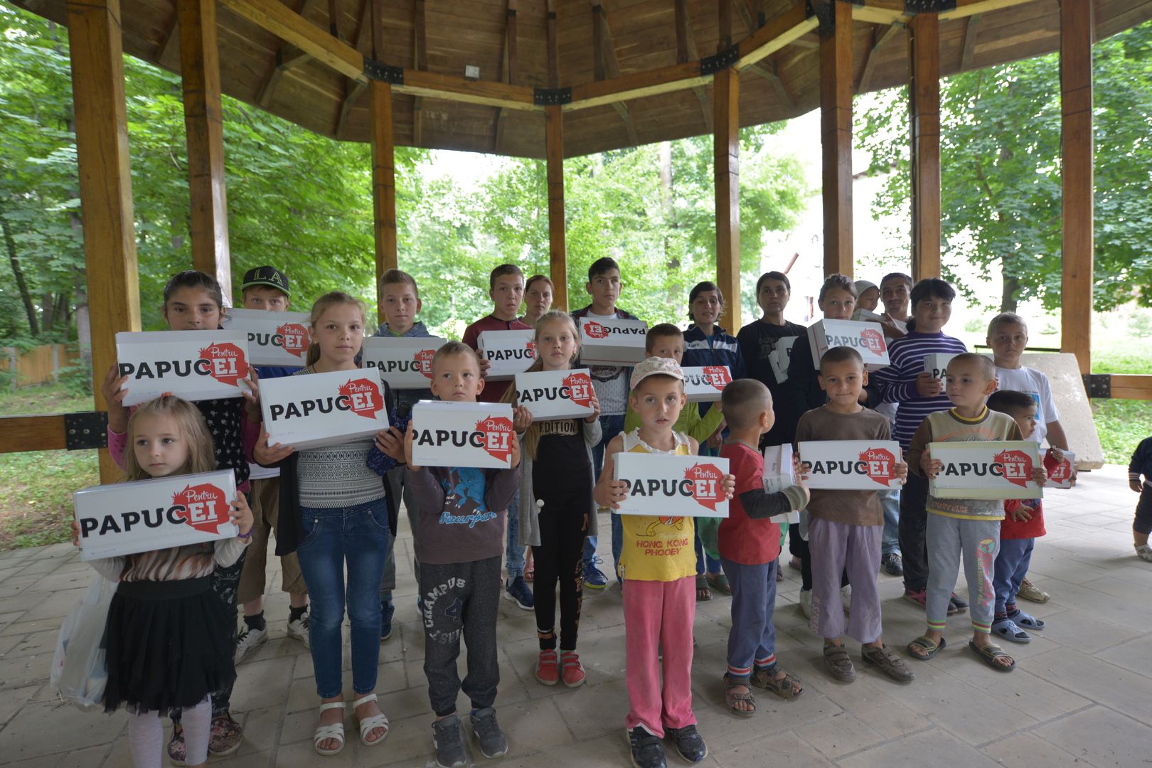 „Cutia cu papucei pentru Ei” alături de copii de Ziua Copilului – bucurie și dăruire