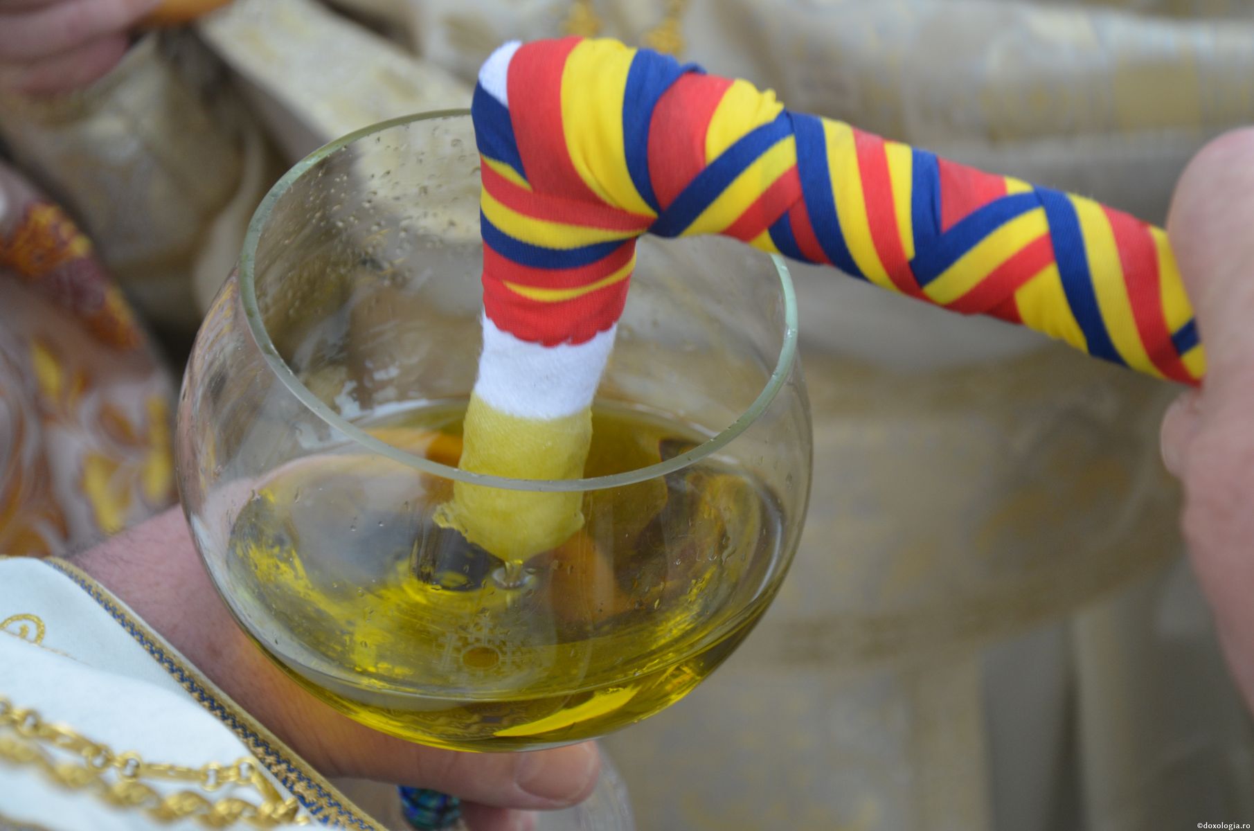 Biserica „Sfânta Cuvioasă Parascheva” din localitatea Baia a primit veșmânt de har și binecuvântare