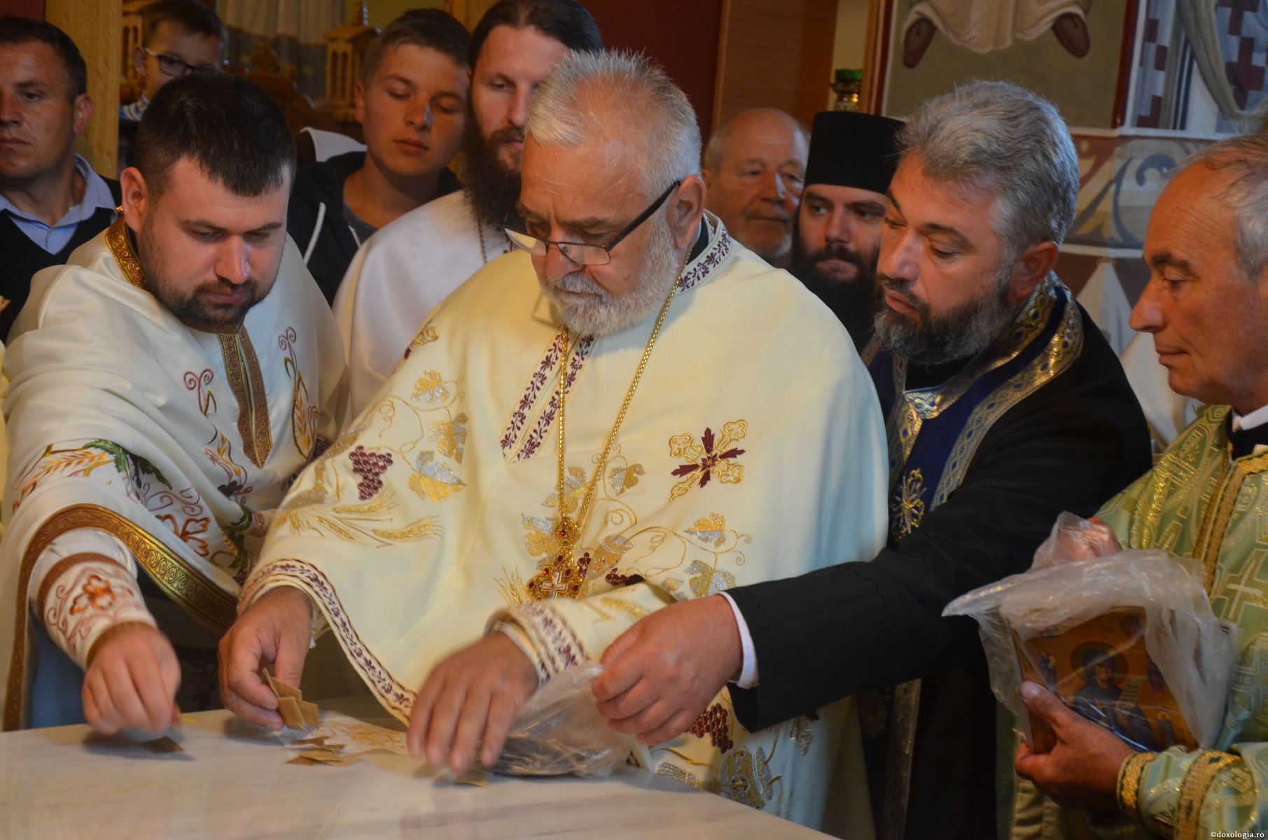 Biserica „Sfânta Cuvioasă Parascheva” din localitatea Baia a primit veșmânt de har și binecuvântare