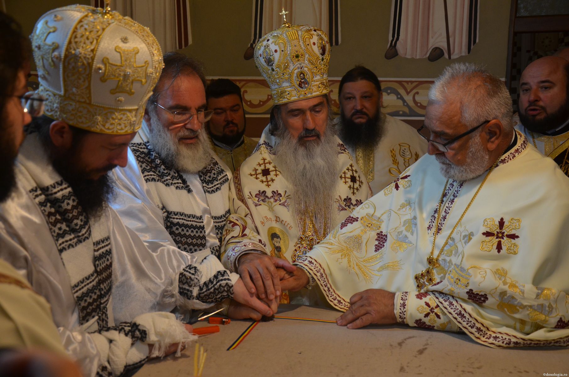 Biserica „Sfânta Cuvioasă Parascheva” din localitatea Baia a primit veșmânt de har și binecuvântare