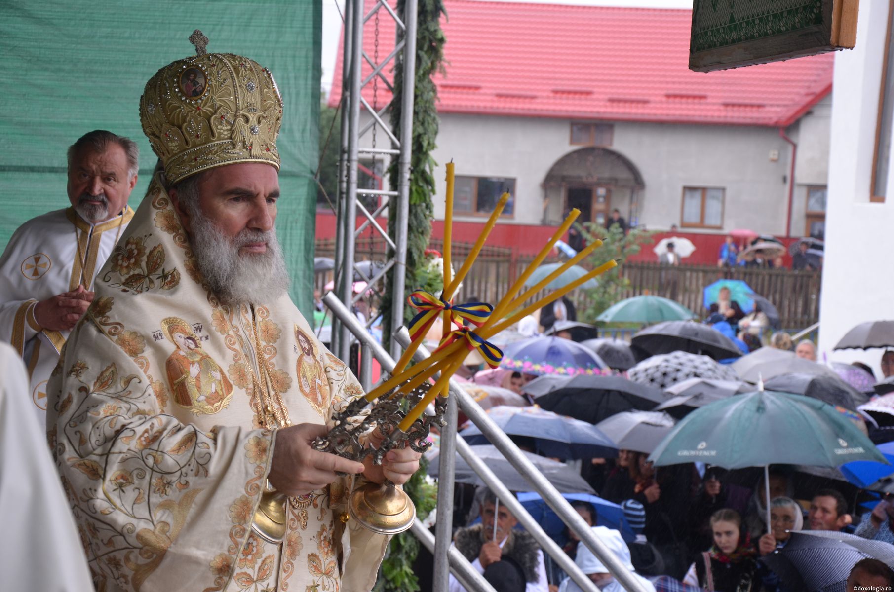 Biserica „Sfânta Cuvioasă Parascheva” din localitatea Baia a primit veșmânt de har și binecuvântare