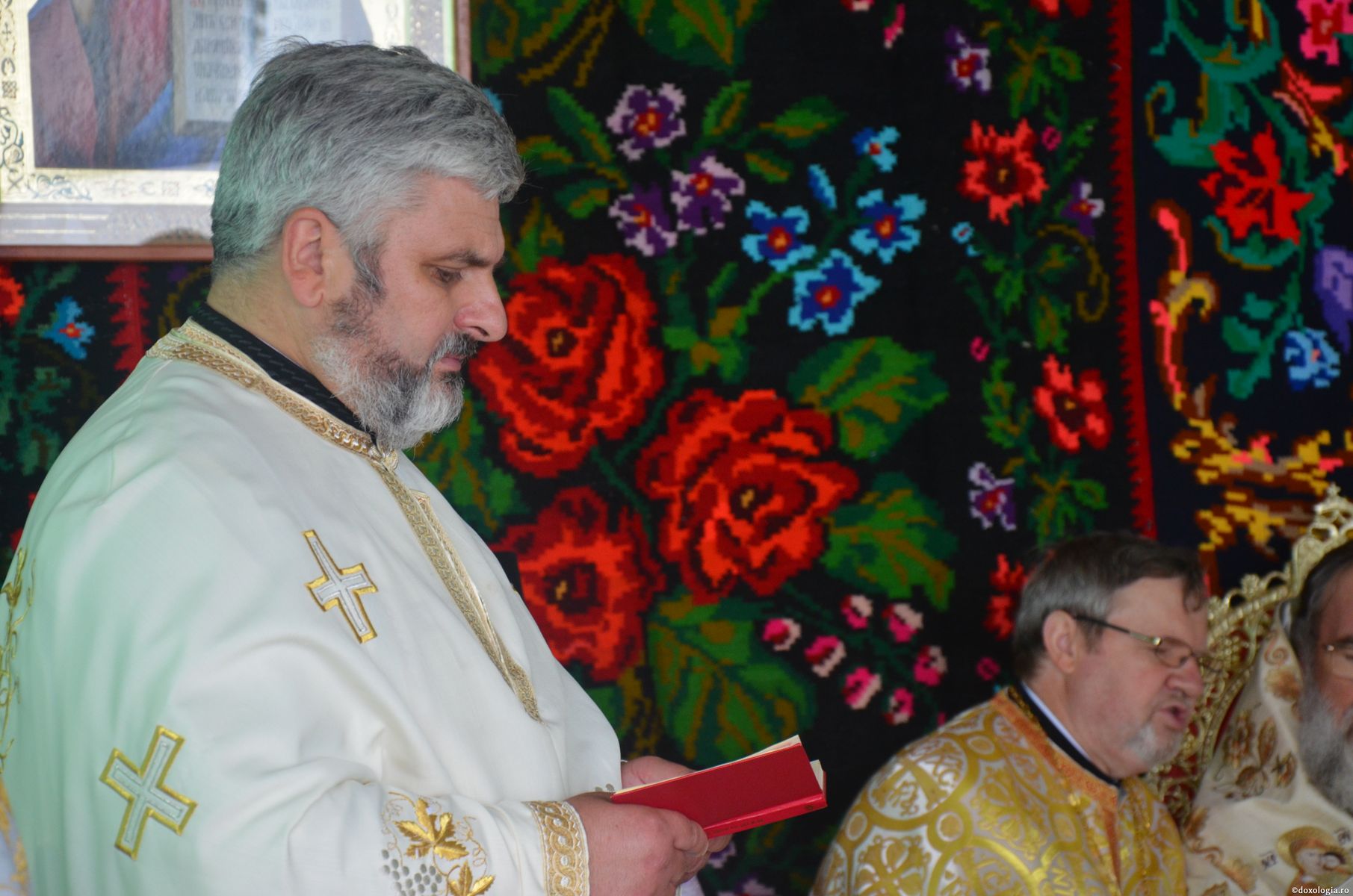 Biserica „Sfânta Cuvioasă Parascheva” din localitatea Baia a primit veșmânt de har și binecuvântare