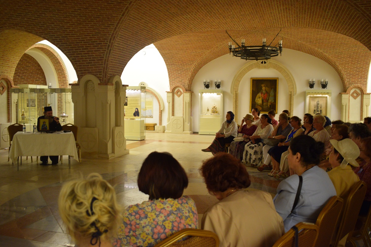 Expoziție de icoane pe sticlă organizată de S.O.F.R. Iași