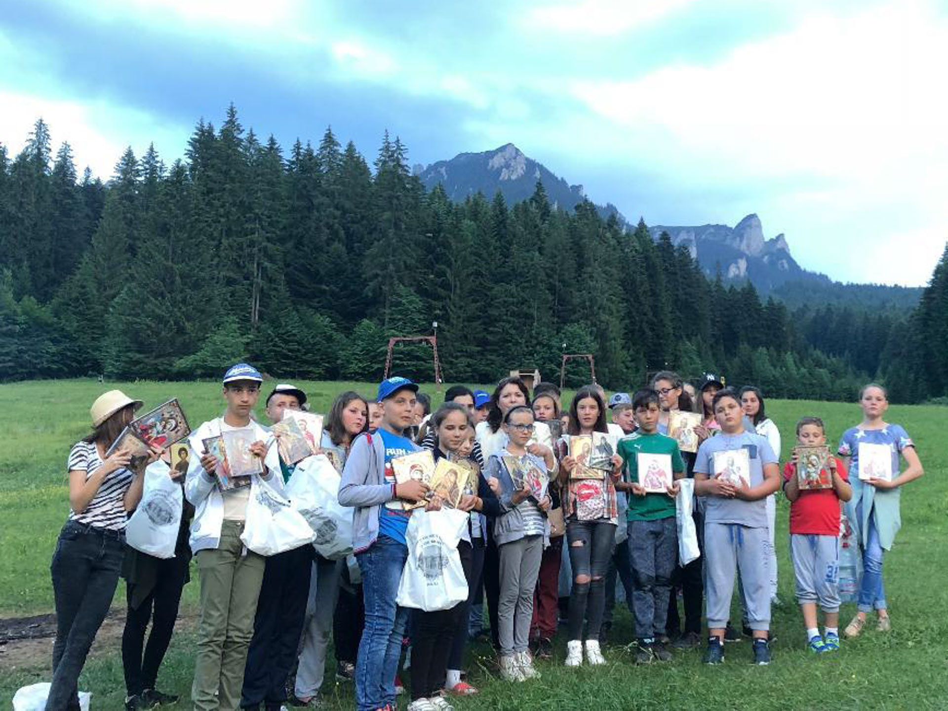 Pelerinaj de Ziua Copilului, organizat de Societatea Ortodoxă a Femeilor Române, filiala Iași