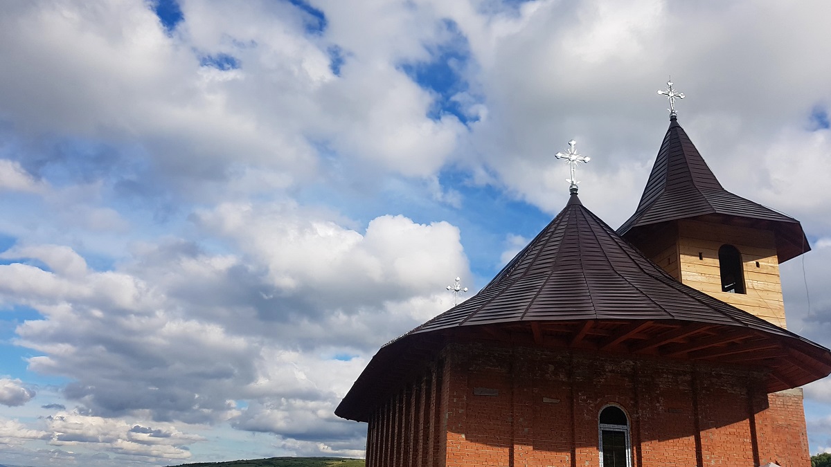 Primele slujbe săvârșite în biserica satului Curagău