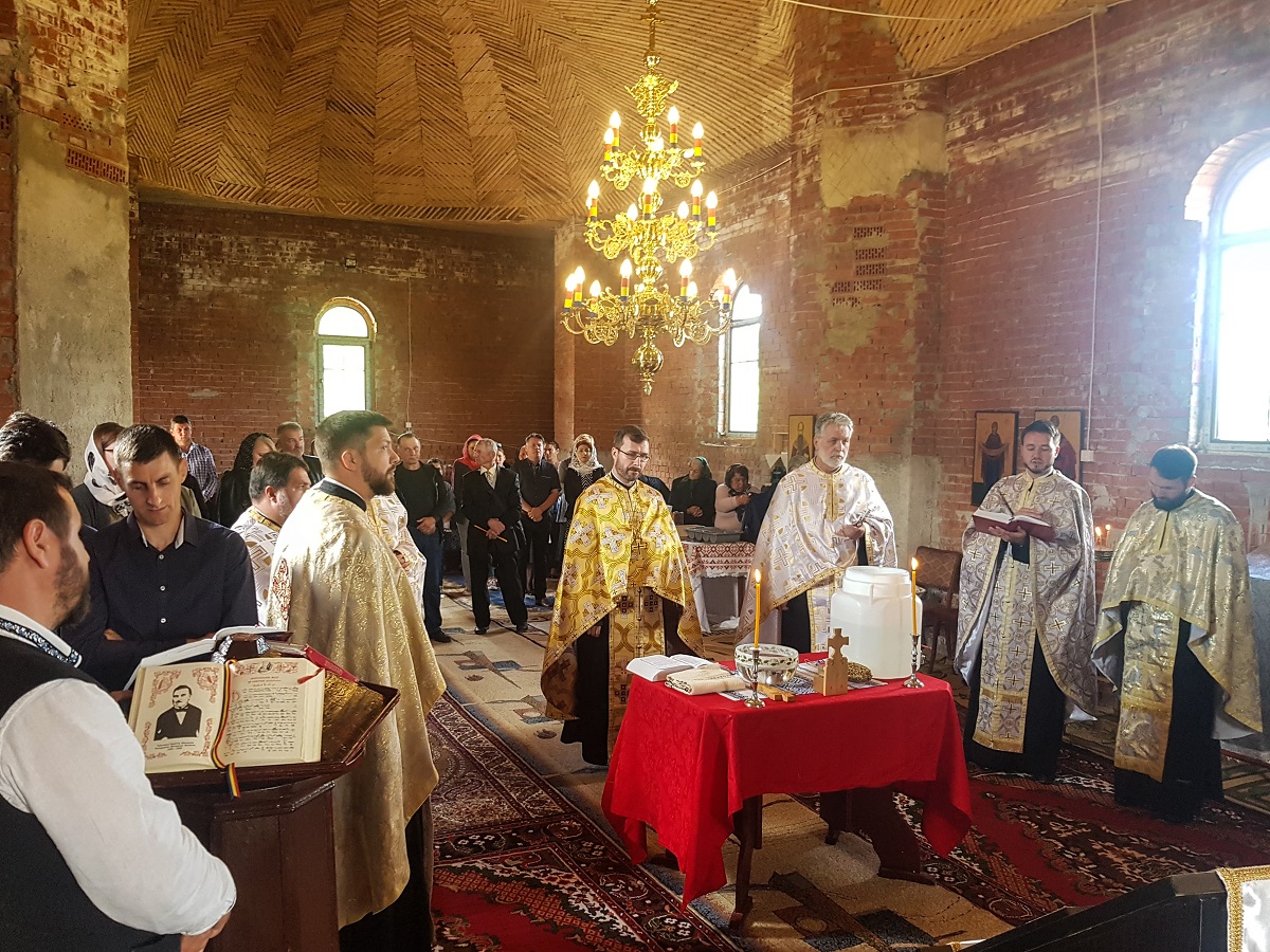 Primele slujbe săvârșite în biserica satului Curagău