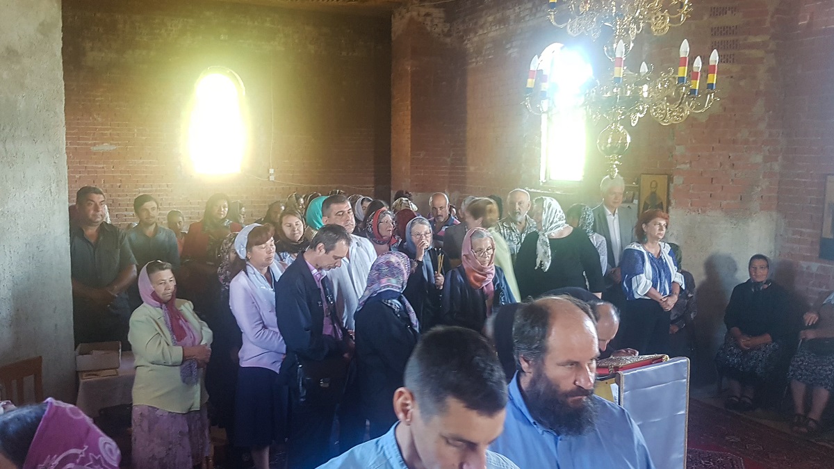 Primele slujbe săvârșite în biserica satului Curagău
