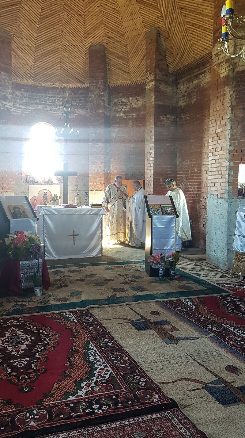 Primele slujbe săvârșite în biserica satului Curagău