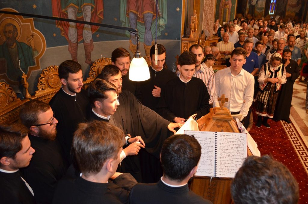 Hramul Catedralei Episcopale din Huși: 4 ierarhi au săvârșit Sfânta Liturghie