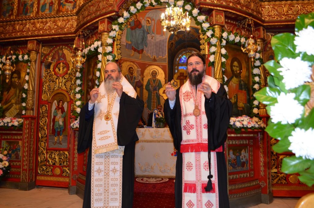 Hramul Catedralei Episcopale din Huși: 4 ierarhi au săvârșit Sfânta Liturghie
