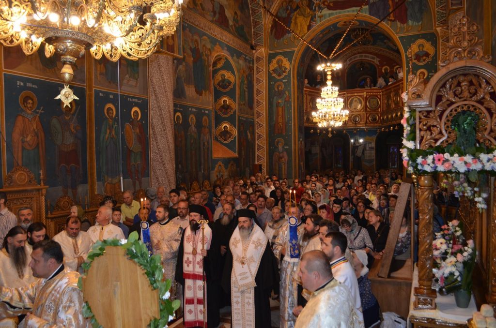 Hramul Catedralei Episcopale din Huși: 4 ierarhi au săvârșit Sfânta Liturghie