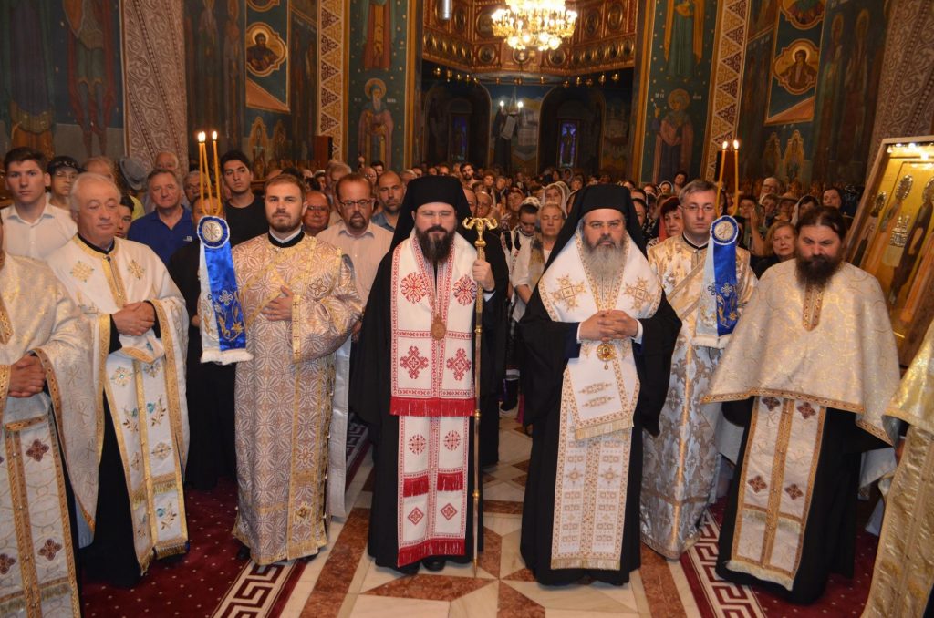 Hramul Catedralei Episcopale din Huși: 4 ierarhi au săvârșit Sfânta Liturghie