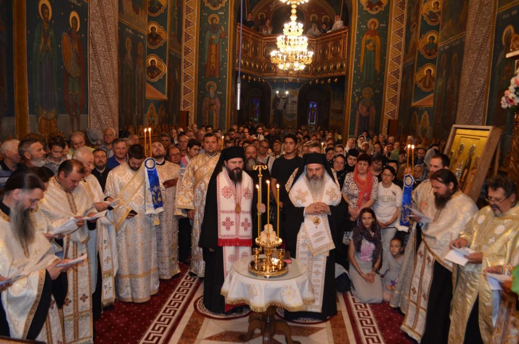 Hramul Catedralei Episcopale din Huși: 4 ierarhi au săvârșit Sfânta Liturghie