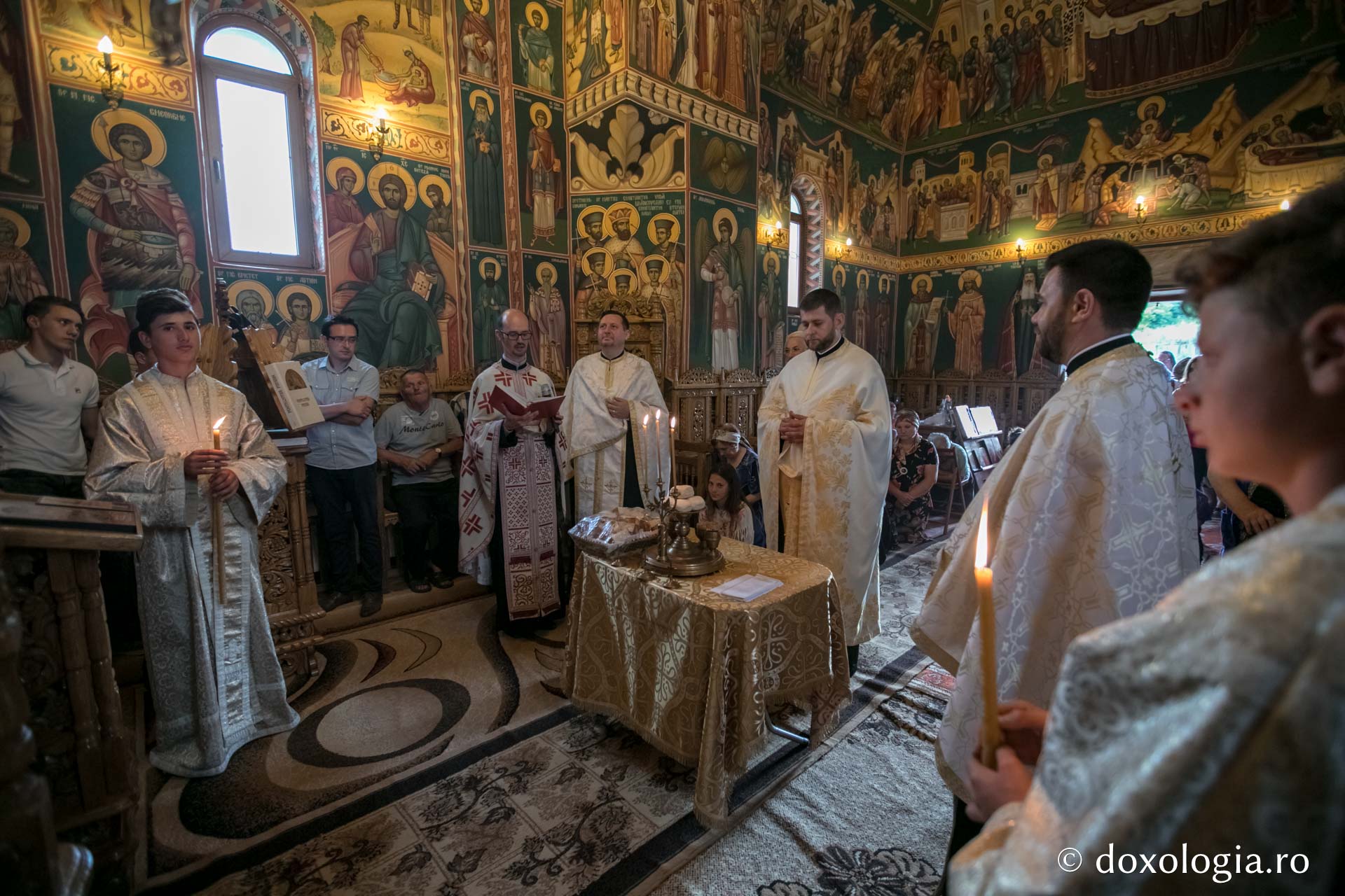 Foto: Pr. Silviu Cluci Hram la Stânca Roznovanu