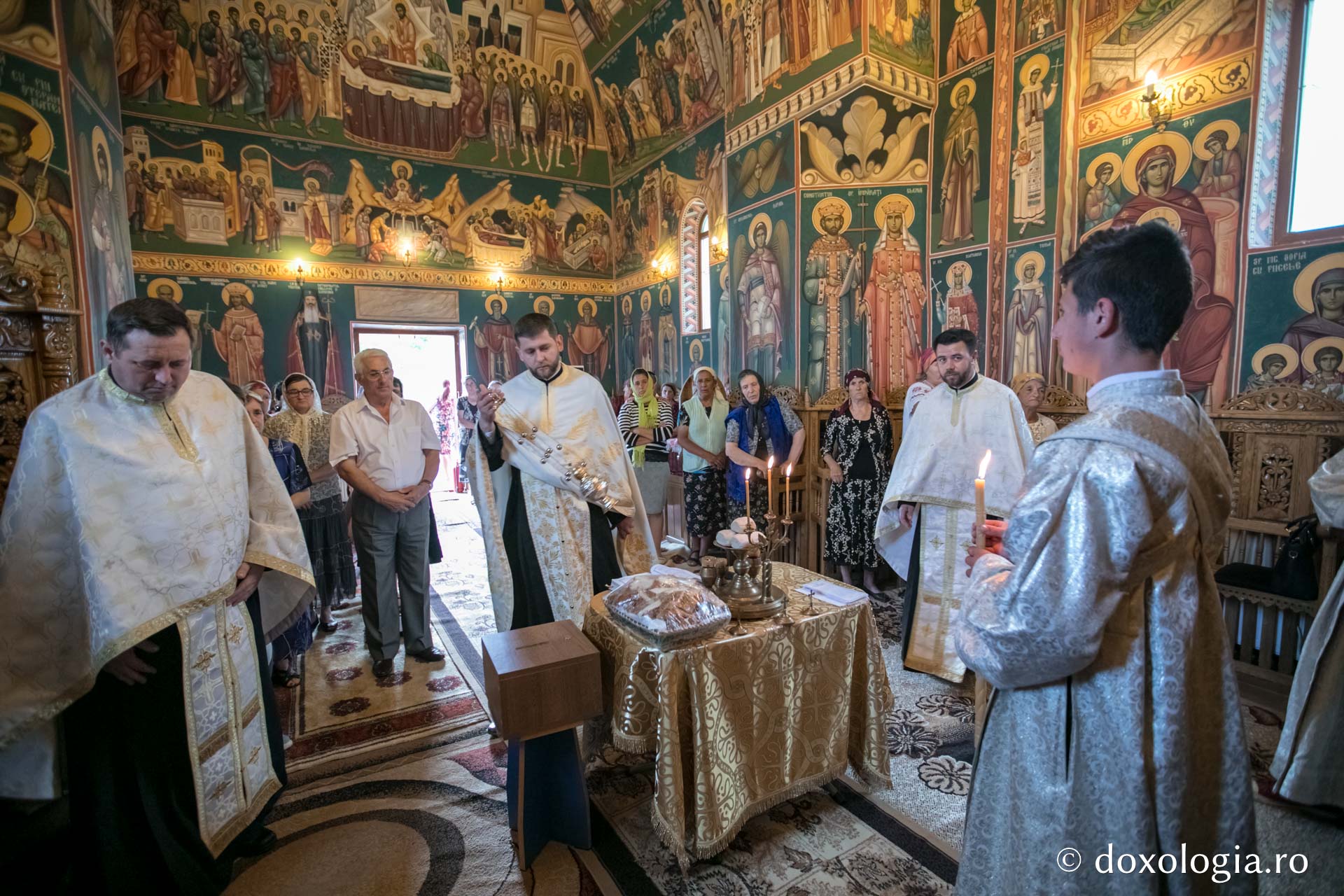 Foto: Pr. Silviu Cluci Hram la Stânca Roznovanu