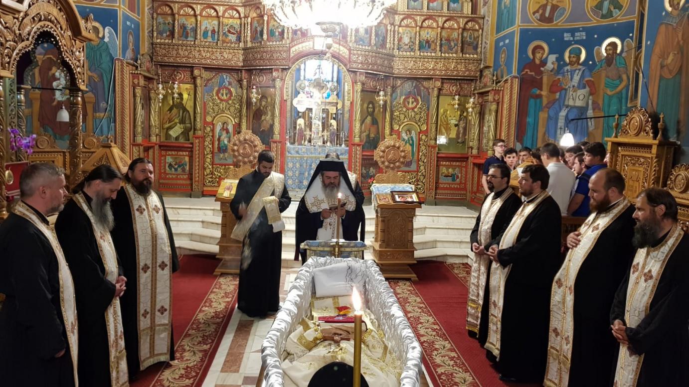 Părintele arhimandrit Mina Dobzeu va fi înmormântat la Catedrala Episcopală din Huși