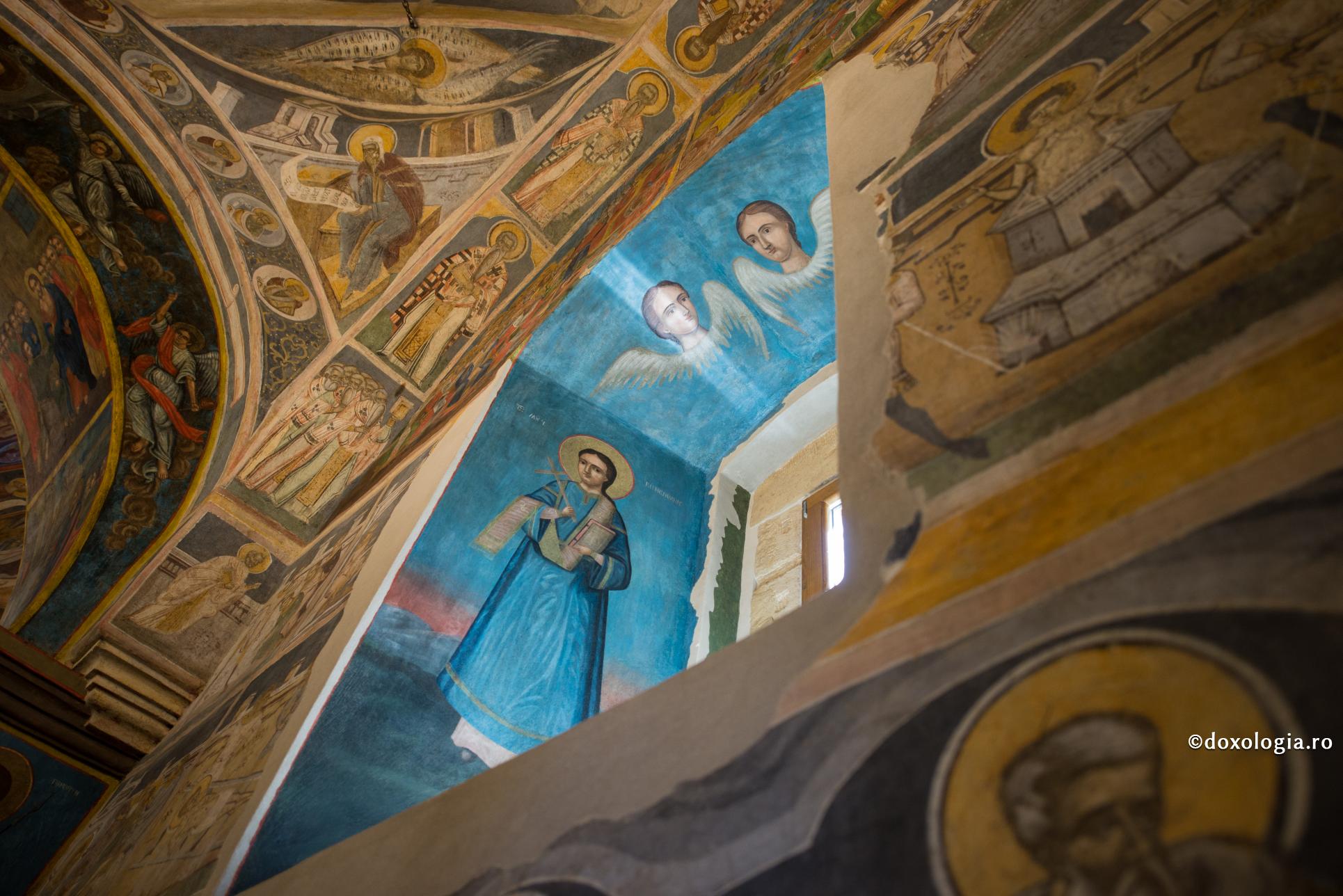 fresca îngeri la Mănăstirea Coșula