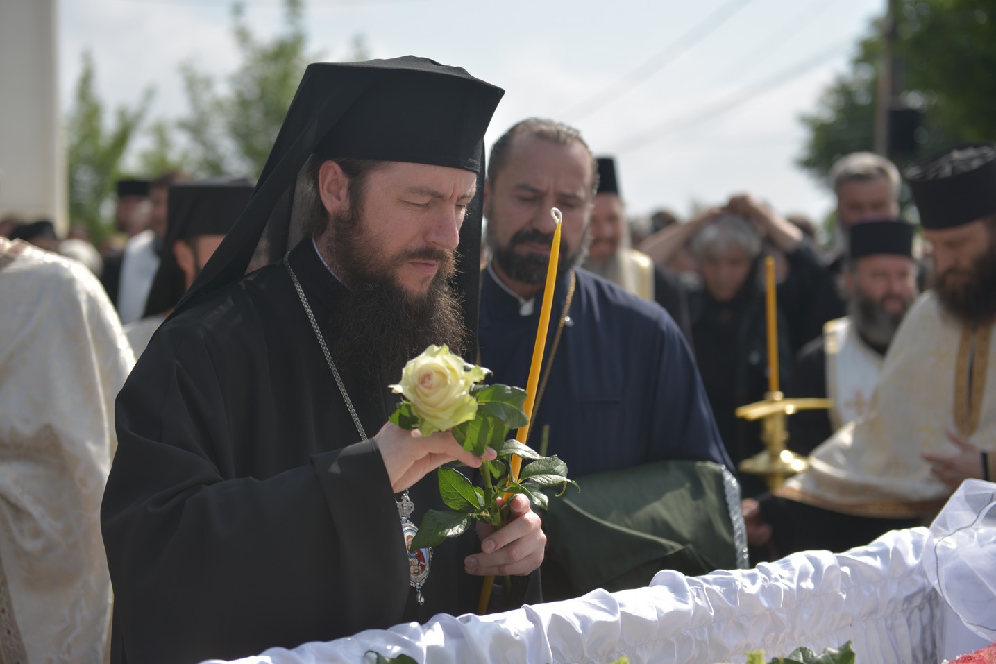 Părintele mărturisitor Mina Dobzeu a primit „sărutarea cea mai de pe urmă“