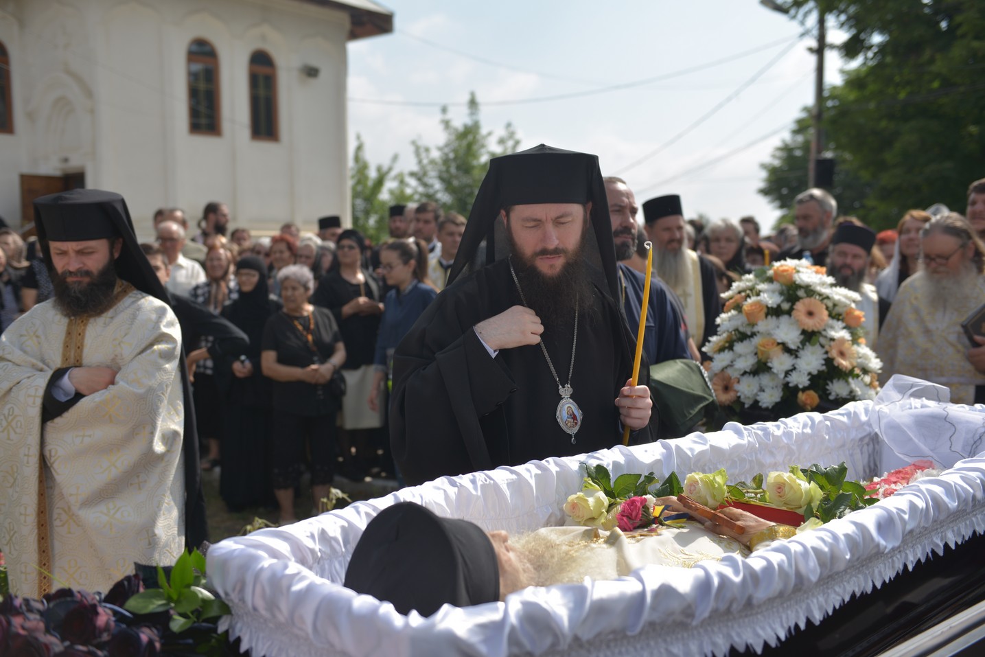 Părintele mărturisitor Mina Dobzeu a primit „sărutarea cea mai de pe urmă“