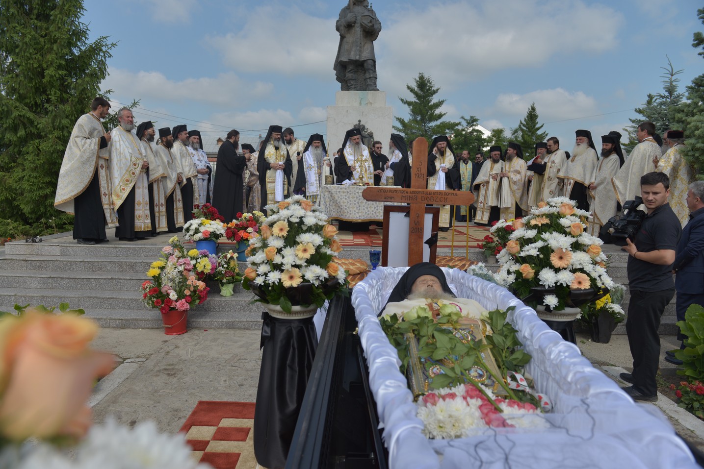 Părintele mărturisitor Mina Dobzeu a primit „sărutarea cea mai de pe urmă“