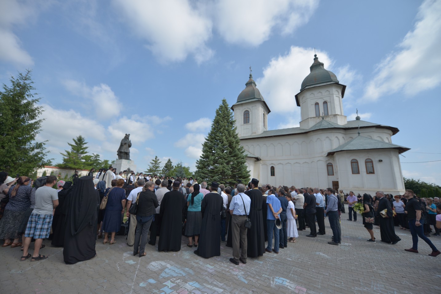 Părintele mărturisitor Mina Dobzeu a primit „sărutarea cea mai de pe urmă“