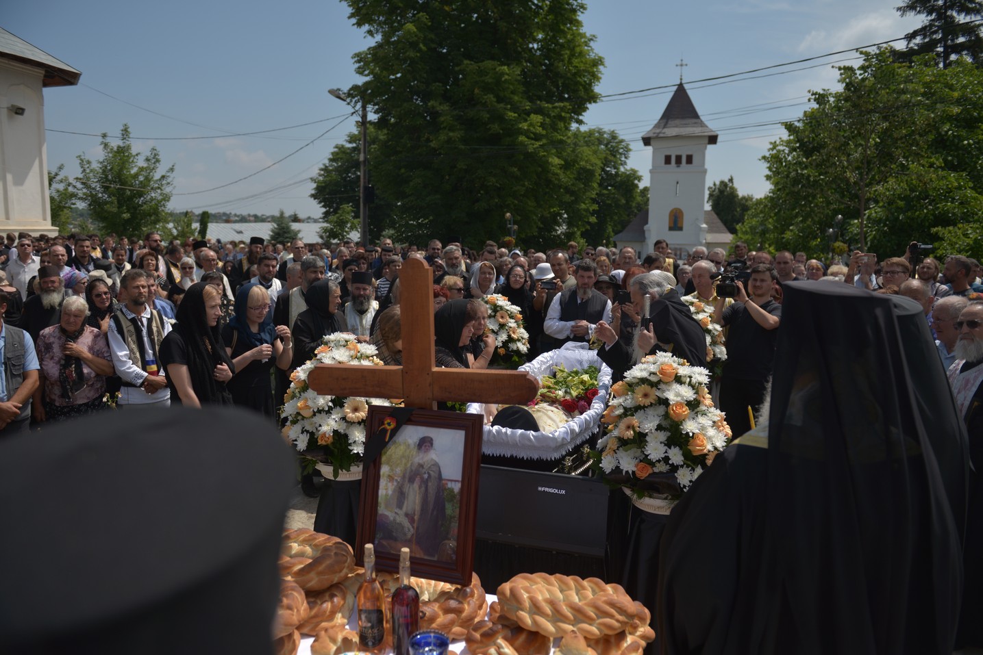 Părintele mărturisitor Mina Dobzeu a primit „sărutarea cea mai de pe urmă“