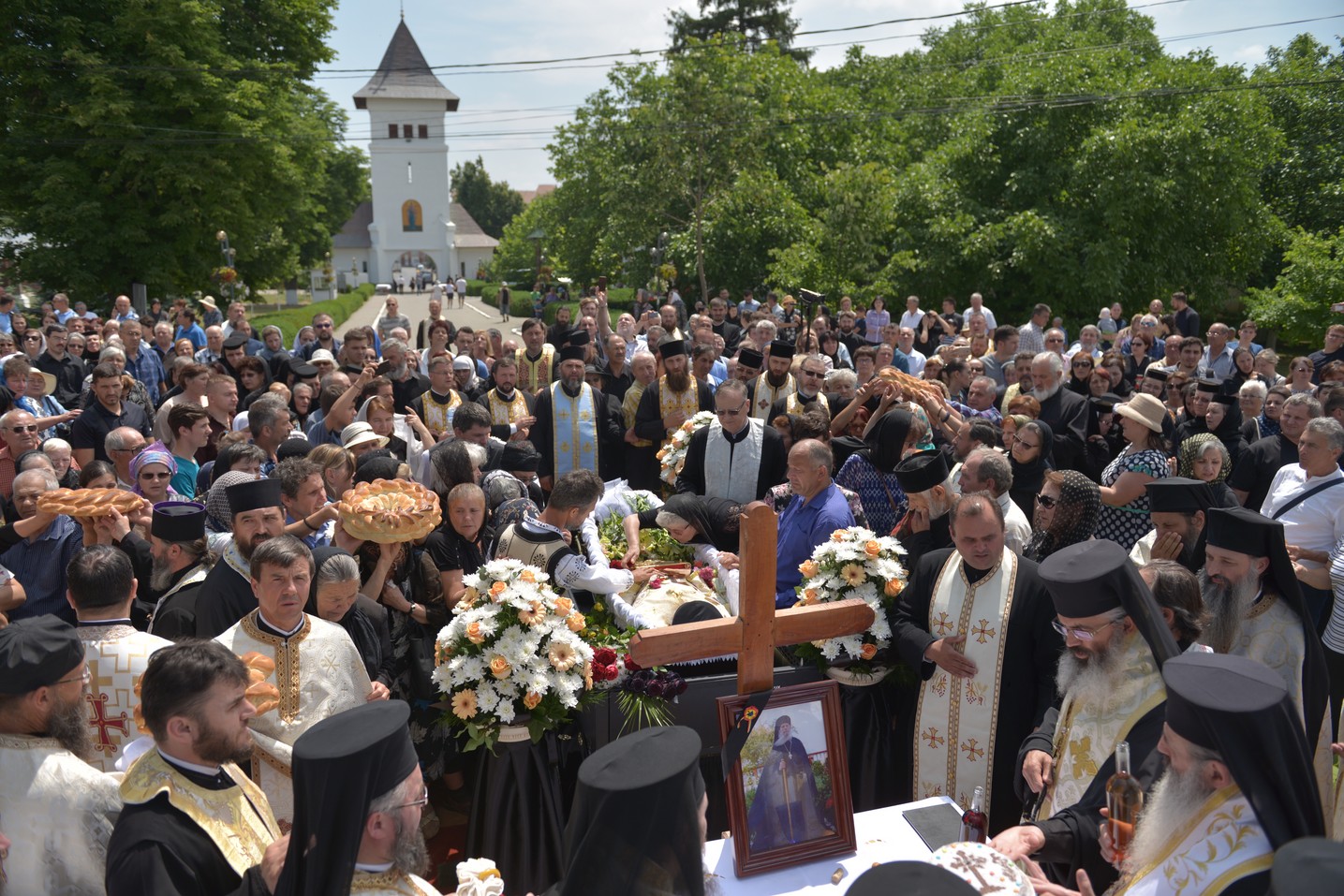 Părintele mărturisitor Mina Dobzeu a primit „sărutarea cea mai de pe urmă“