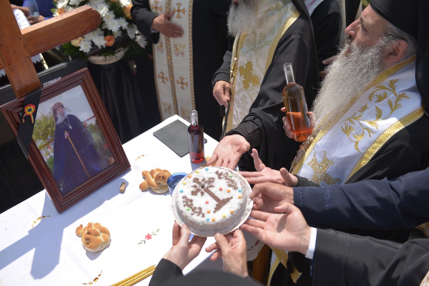 Părintele mărturisitor Mina Dobzeu a primit „sărutarea cea mai de pe urmă“