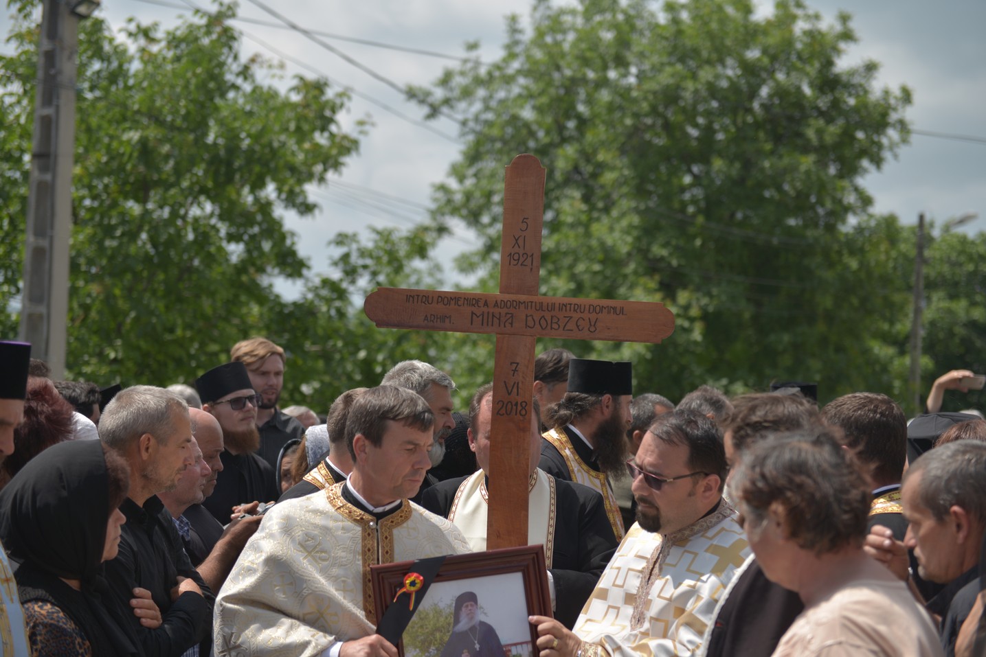 Părintele mărturisitor Mina Dobzeu a primit „sărutarea cea mai de pe urmă“