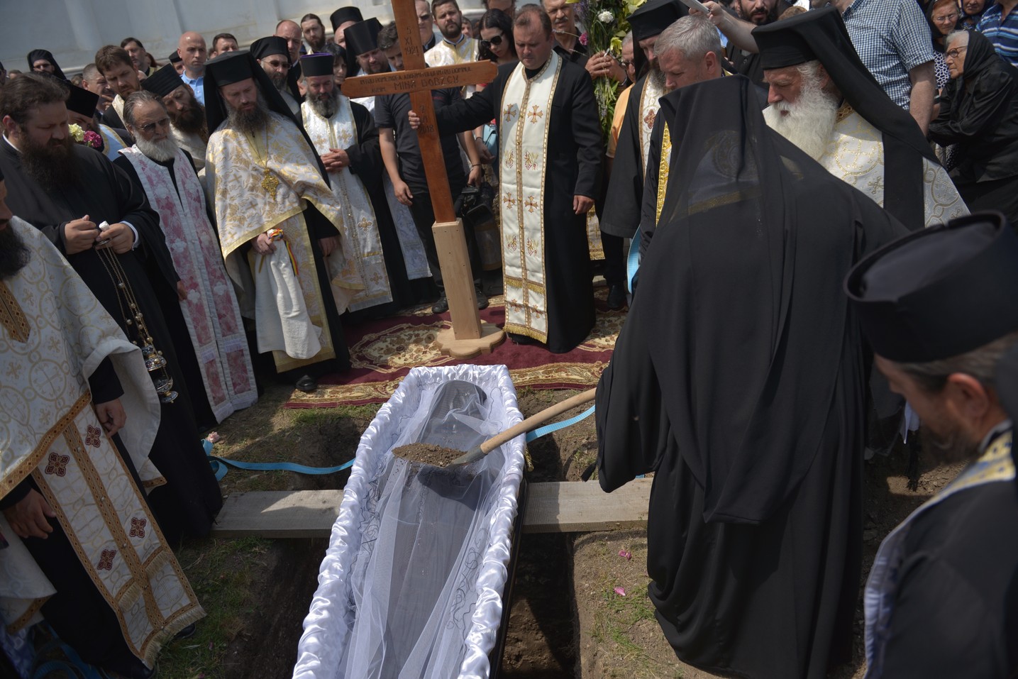 Părintele mărturisitor Mina Dobzeu a primit „sărutarea cea mai de pe urmă“