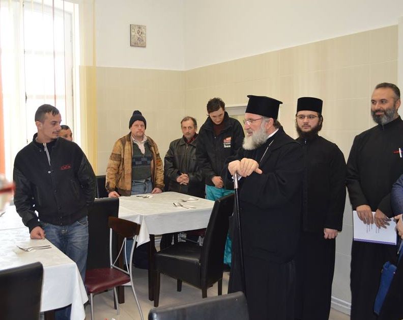 Alimente, compasiune și ajutor pentru persoanele nevoiașe din Roman