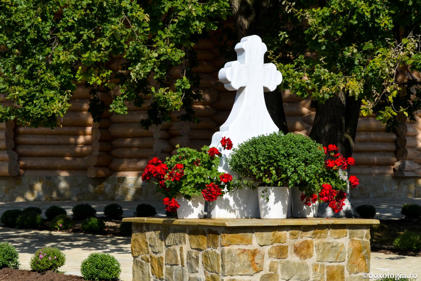 (Audio) „Să fim atenți la cum vorbește Dumnezeu inimii noastre!” - Arhim. Nichifor Horia