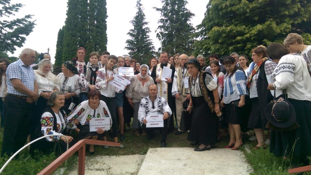 În Parohia Agăş s-a scos din lada de zestre ia românească Ziua Universală a Iei, marcată în Moldova