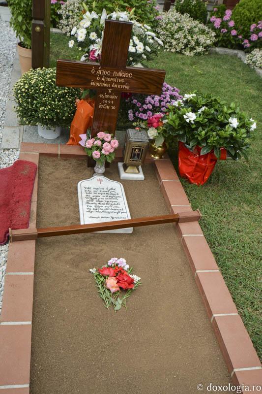 Mormântul Sfântului Paisie Aghioritul / Foto: Bogdan Zamfirescu mormântul Sfântului Paisie Aghioritul