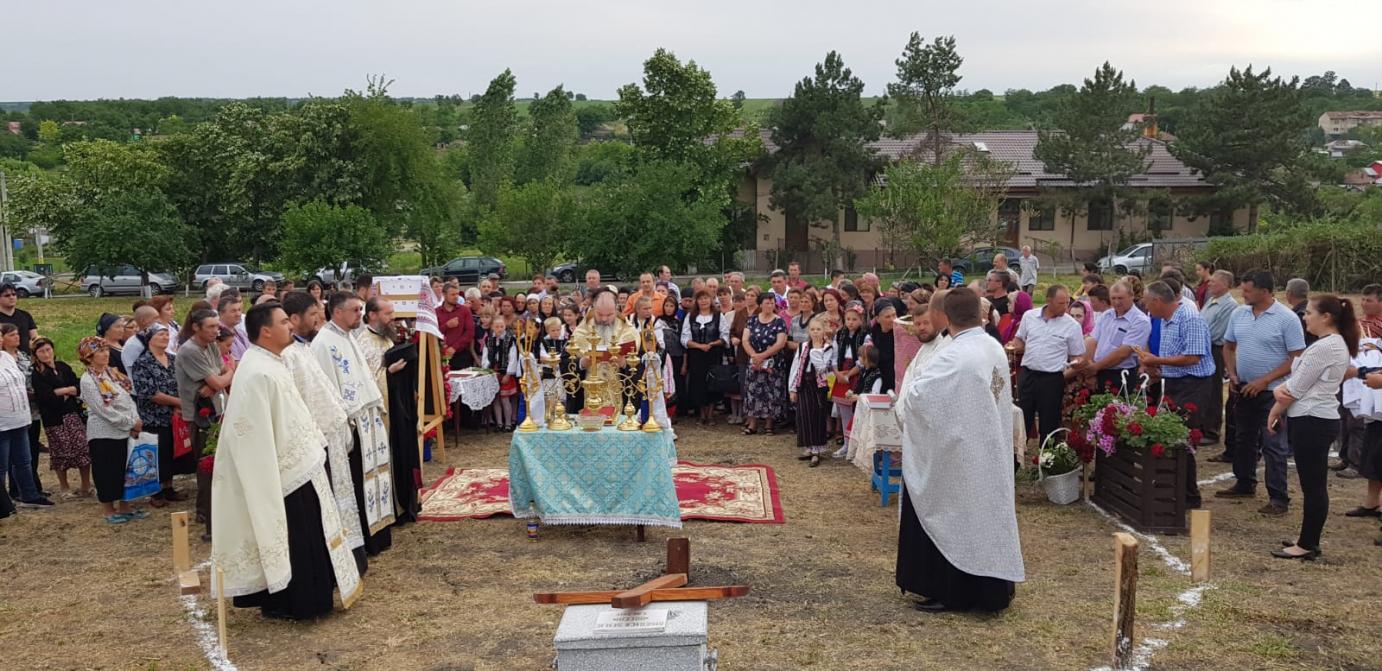 Slujbe arhiereşti în trei protopopiate din Moldova