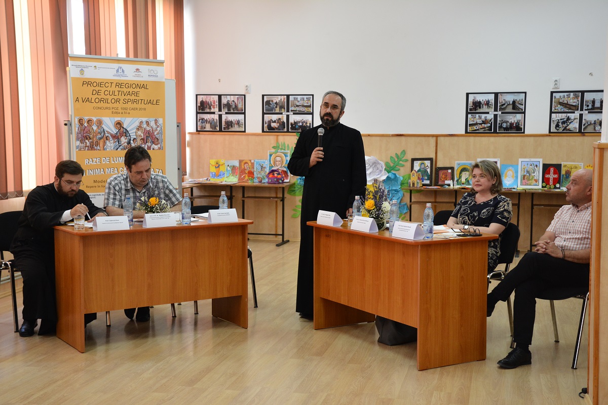 Simpozion la Şcoala Specială „Constantin Păunescu“ din Iaşi