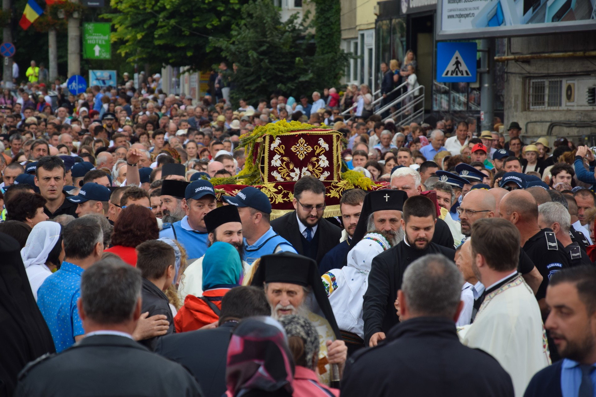 Hramul cel mare al Sucevei: „A-l iubi pe celălalt este o purtare de cruce continuă”